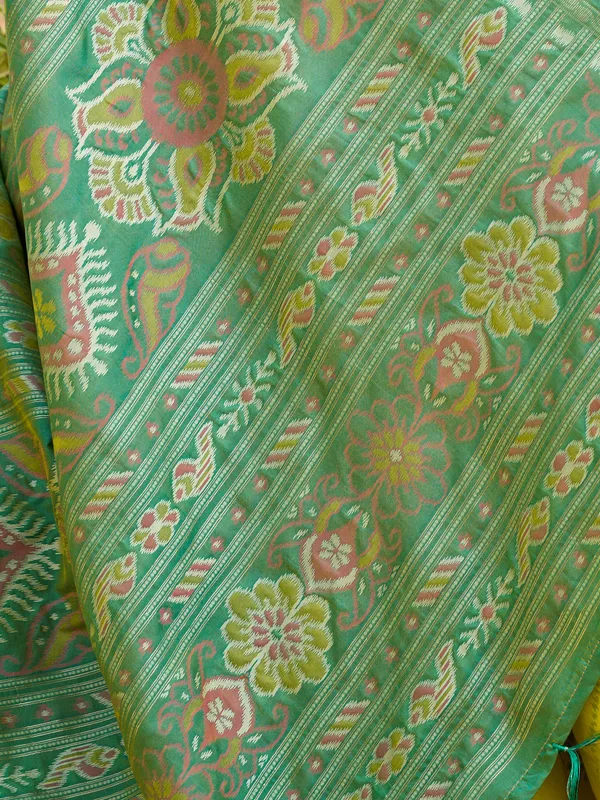 Yellow_Pochampalli_Silk_Woven_Saree_For_Women
