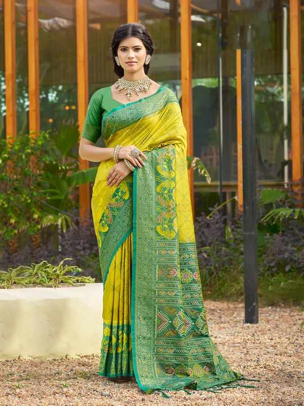 Yellow_Pochampalli_Silk_Woven_Saree_For_Women