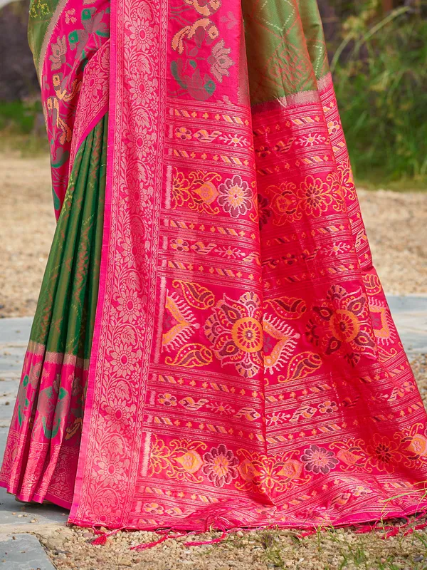 Green_Pochampalli_Silk_Woven_Saree_For_Women