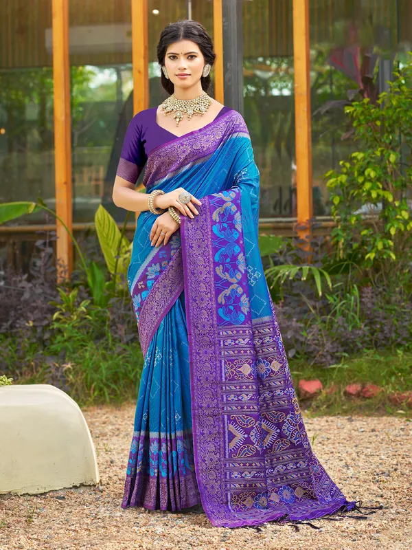 Blue_Pochampalli_Silk_Traditional_Woven_Festive_Saree_For_Women
