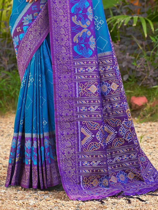 Blue_Pochampalli_Silk_Traditional_Woven_Festive_Saree_For_Women