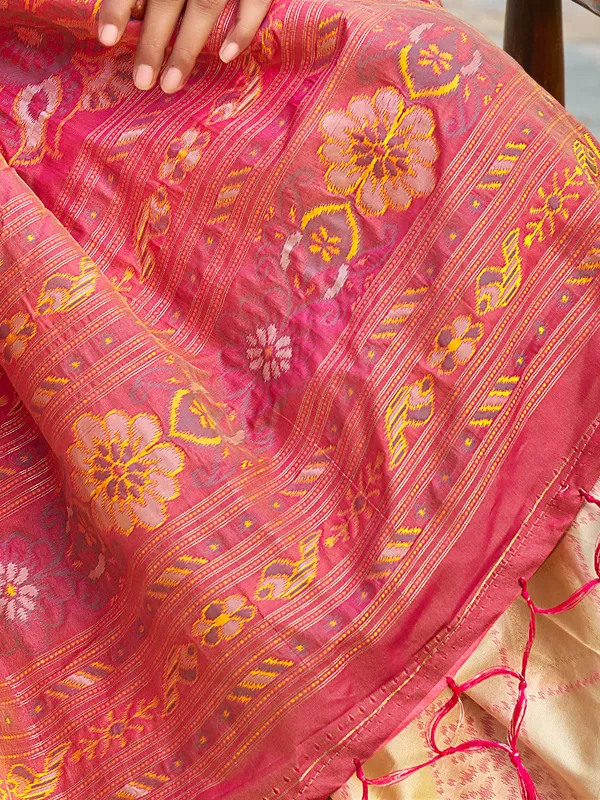Cream_Pochampalli_Silk_Woven_Saree_For_Women