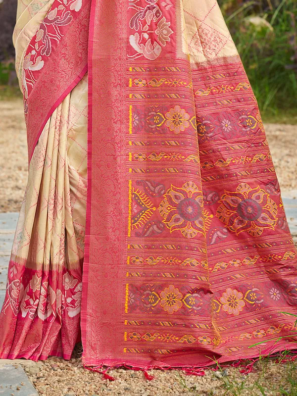 Cream_Pochampalli_Silk_Woven_Saree_For_Women