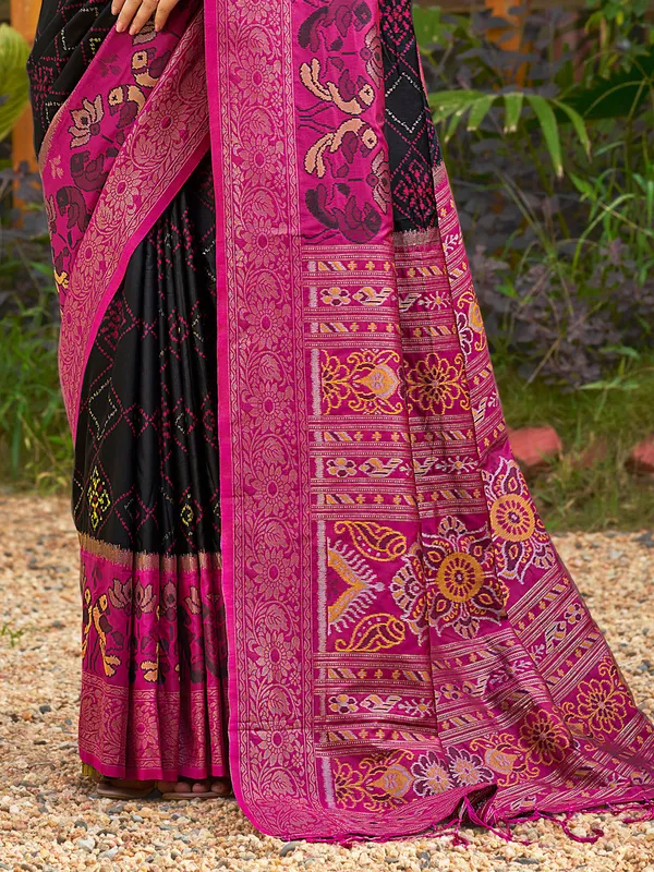 Black_Pochampalli_Silk_Woven_Saree_For_Women