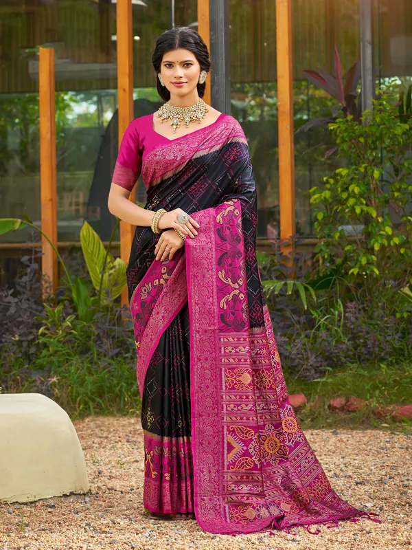 Black_Pochampalli_Silk_Woven_Saree_For_Women