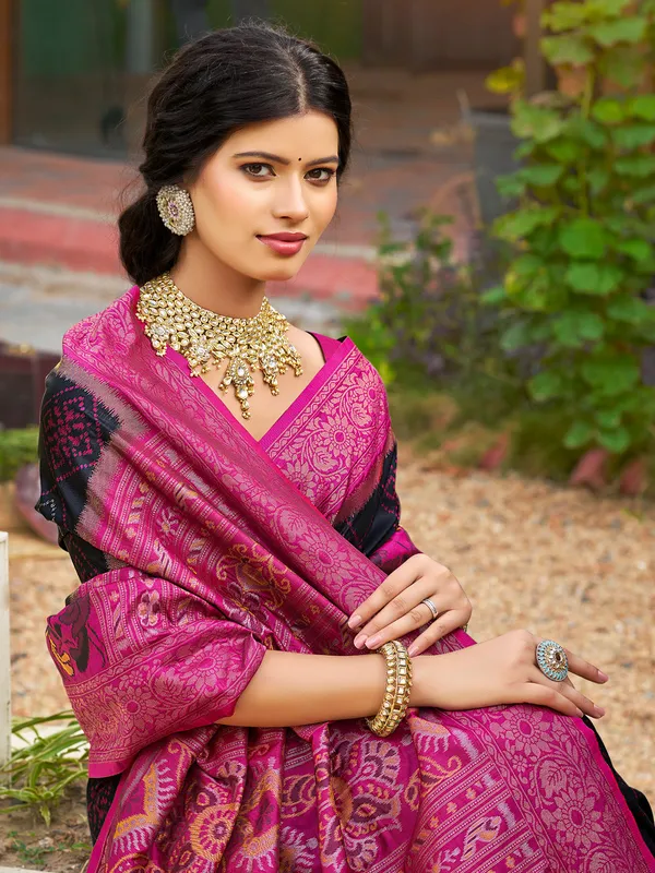 Black_Pochampalli_Silk_Woven_Saree_For_Women
