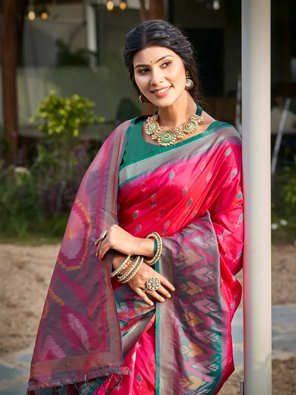 Pink_Pochampalli_Silk_Ikkat_Woven_Saree_For_Women