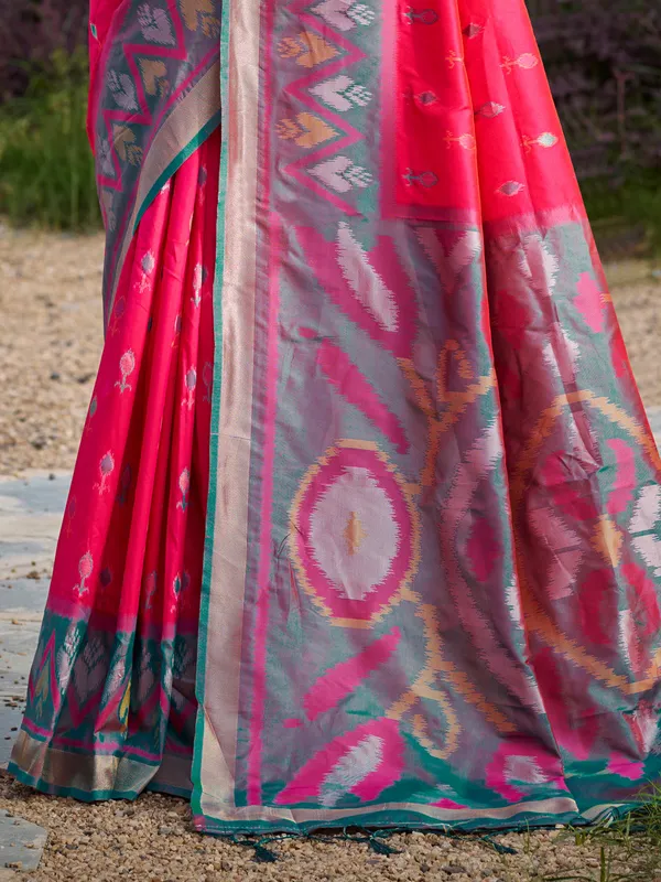 Pink_Pochampalli_Silk_Ikkat_Woven_Saree_For_Women