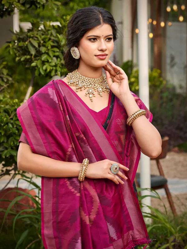 Black_Pochampalli_Silk_Woven_Saree_For_Women