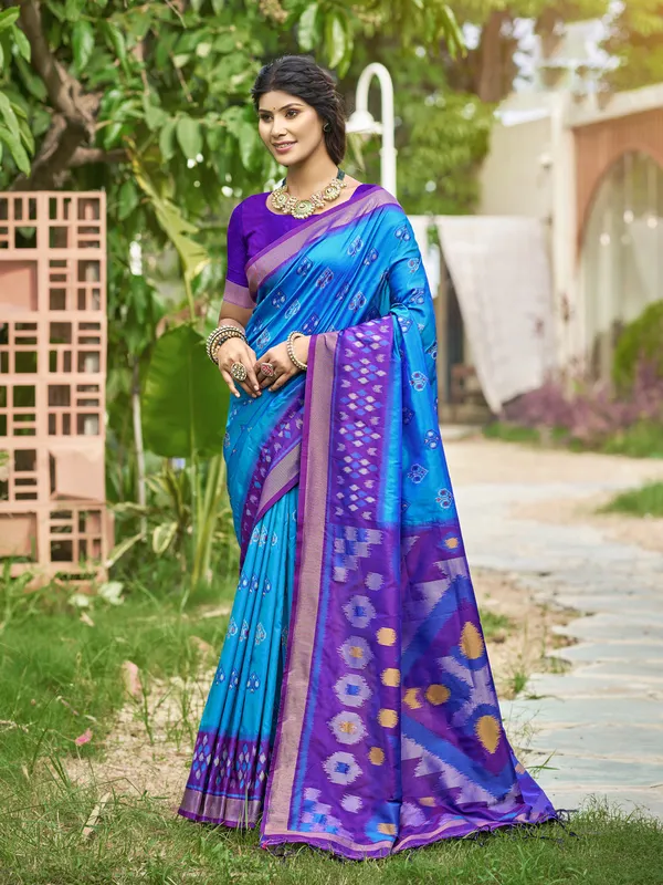 Blue_Pochampalli_Silk_Woven_Saree_For_Women