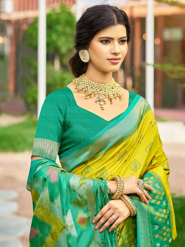 Mustard_Yellow_Pochampalli_Silk_Traditional_Woven_Saree_For_Women