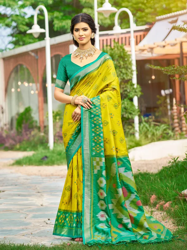 Mustard_Yellow_Pochampalli_Silk_Traditional_Woven_Saree_For_Women