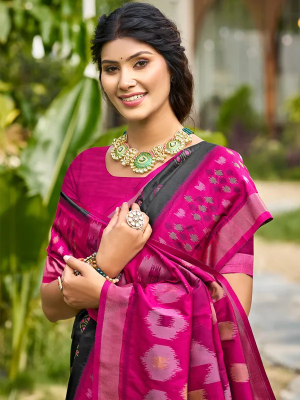 Black_Pochampalli_Silk_Woven_Saree_For_Women