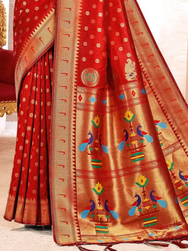 Red_Kanjivaram_Silk_Golden_Zari_Peacock_Woven_Pallu_Saree_For_Women