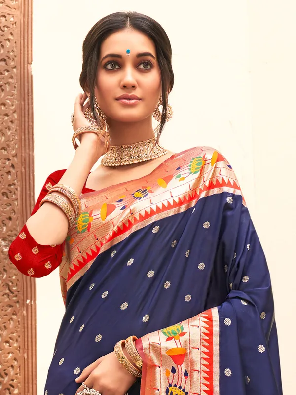 Navy_Blue_Paithani_Silk_Floral_Zari_Pallu_Saree_For_Women