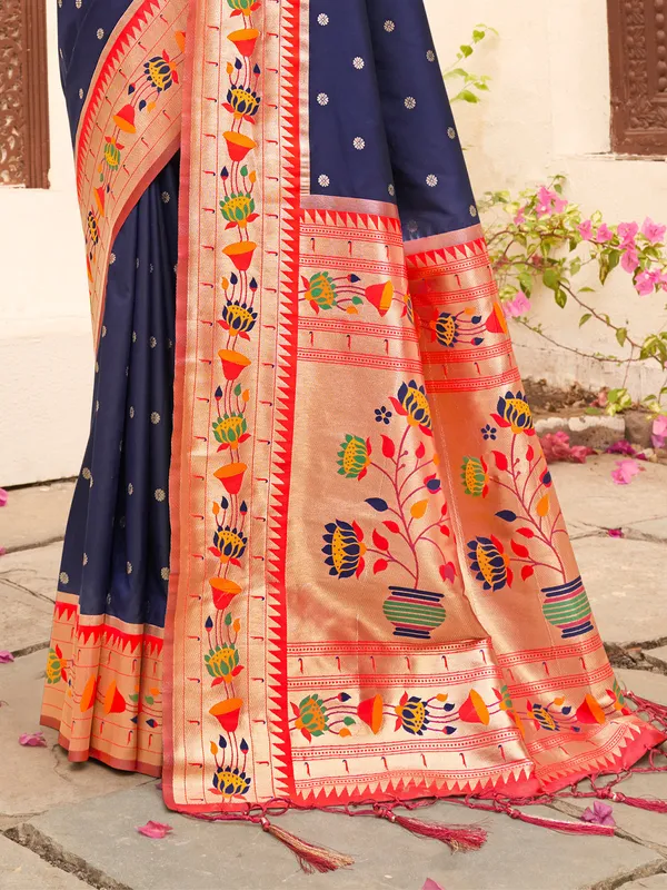 Navy_Blue_Paithani_Silk_Floral_Zari_Pallu_Saree_For_Women