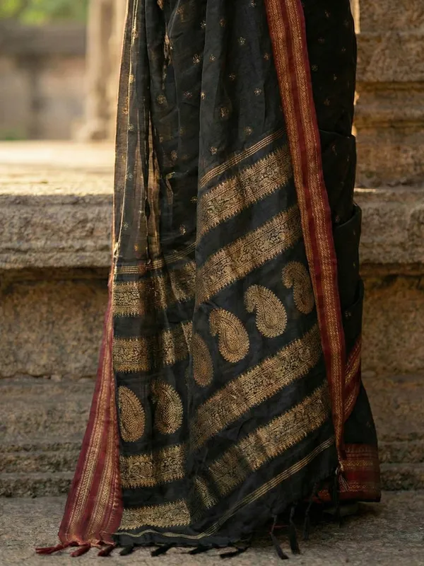 Silk_Blend_Zari_Border_Butti_Woven_Pallu_Festive_Saree_For_Women