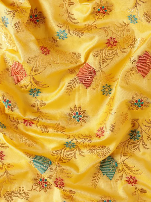 Mustard_Gold_Silk_Blend_Woven_Floral_Zari_Saree_For_Women