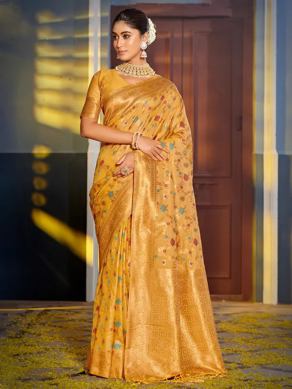 Mustard_Gold_Silk_Blend_Woven_Floral_Zari_Saree_For_Women