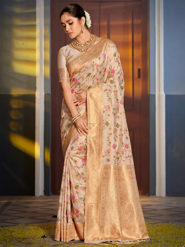 Ivory_Cream_Silk_Blend_Floral_Zari_Woven_Saree_For_Women