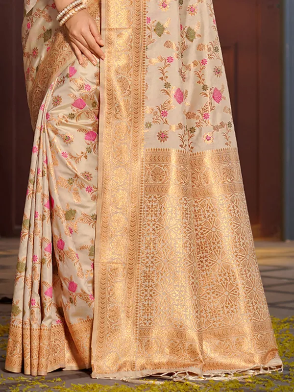 Ivory_Cream_Silk_Blend_Floral_Zari_Woven_Saree_For_Women