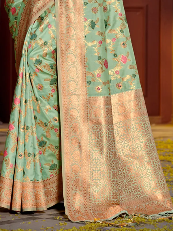 Mint_Green_Silk_Blend_Woven_Floral_Zari_Saree_For_Women