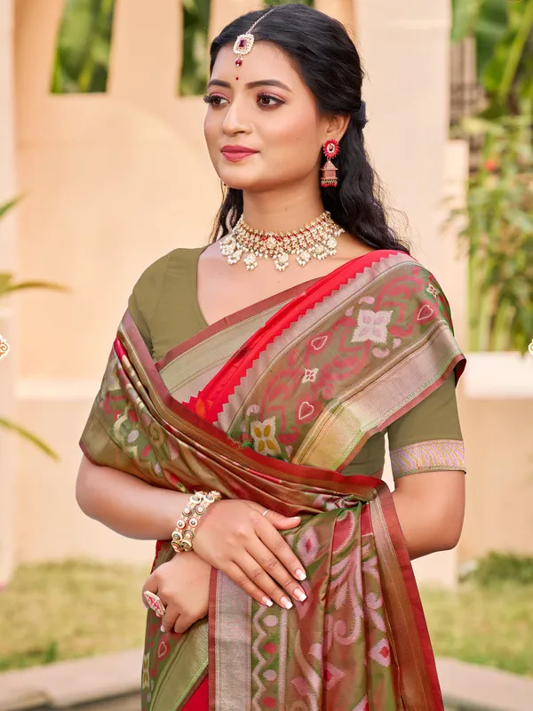 Red_Olive_Silk_Woven_Contrast_Border_Designer_Pallu_Saree_For_Women