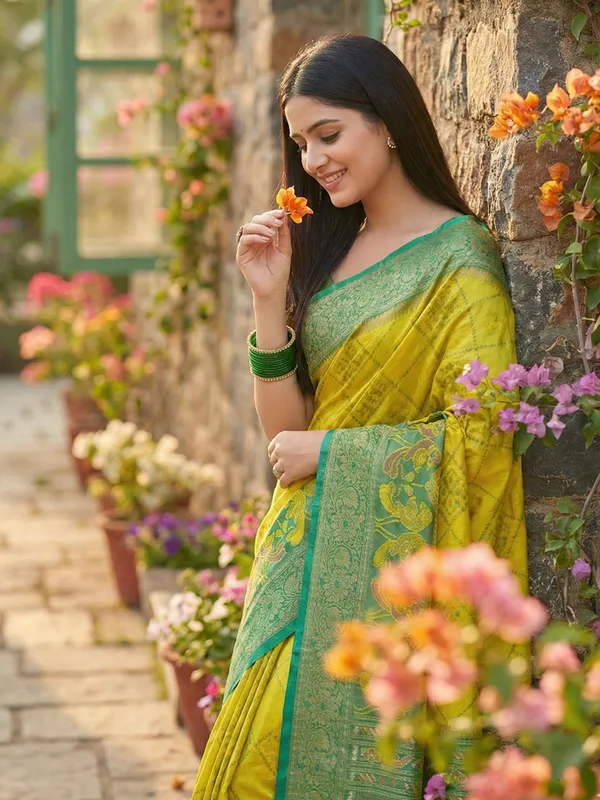 Lime_Yellow_Teal_Contrast_Silk_Woven_Saree_For_Women