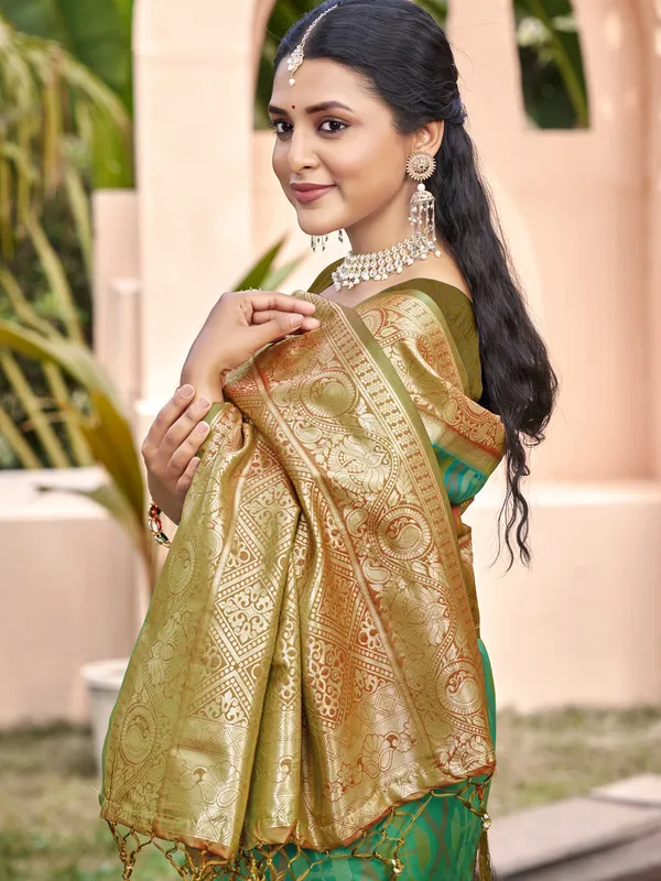 Emerald_Green_Jacquard_Woven_Saree_For_Women