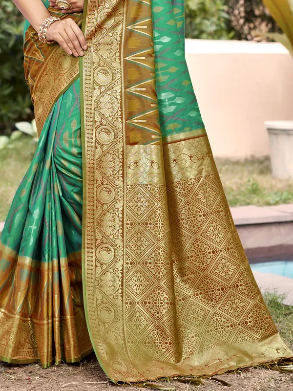 Emerald_Green_Jacquard_Woven_Saree_For_Women