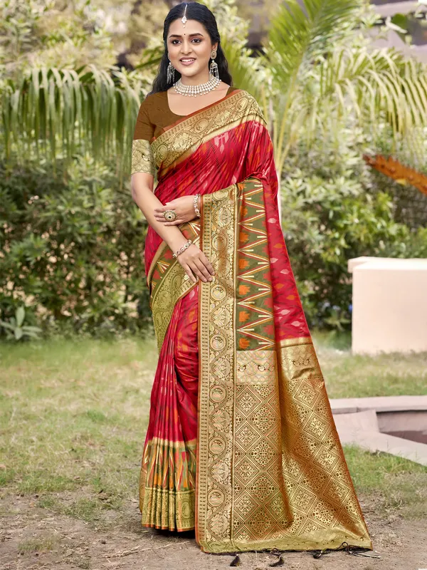 Wine_Red_Jacquard_Woven_Saree_Olive_Gold_Border_Heavy_Pallu_For_Women