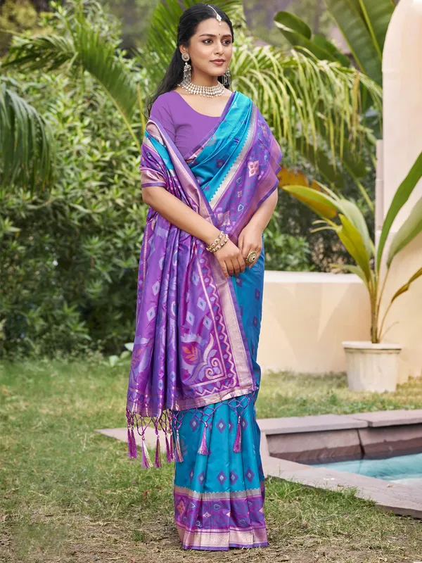 Teal_Blue_Purple_Contrast_Silk_Woven_Tassel_Pallu_Saree_For_Women