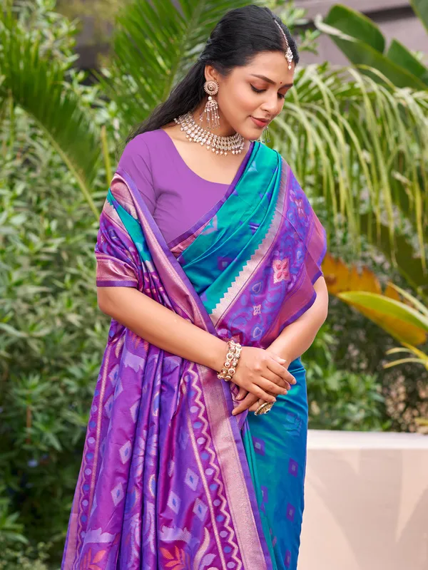 Teal_Blue_Purple_Contrast_Silk_Woven_Tassel_Pallu_Saree_For_Women