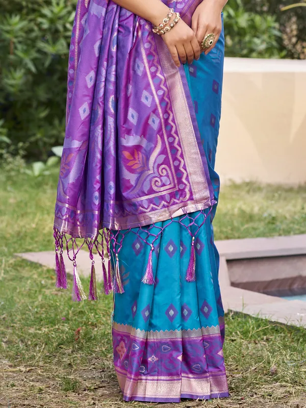 Teal_Blue_Purple_Contrast_Silk_Woven_Tassel_Pallu_Saree_For_Women