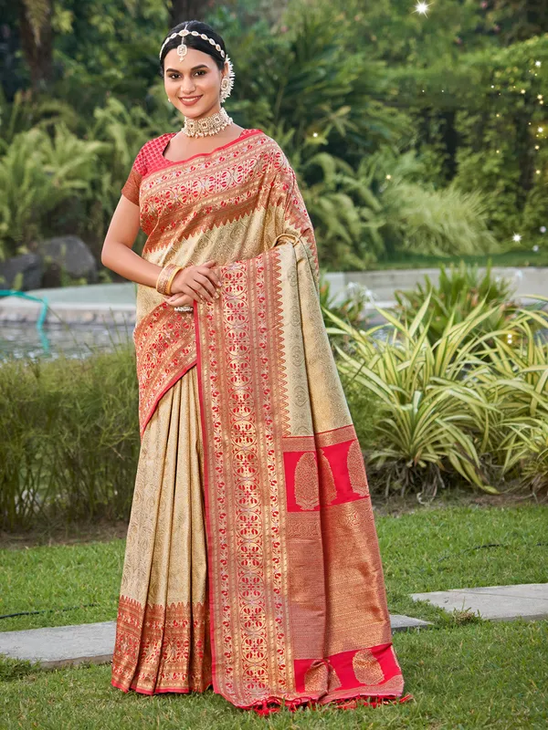 Beige_Champagne_Red_Contrast_Silk_Zari_Woven_Heavy_Pallu_Saree_For_Women