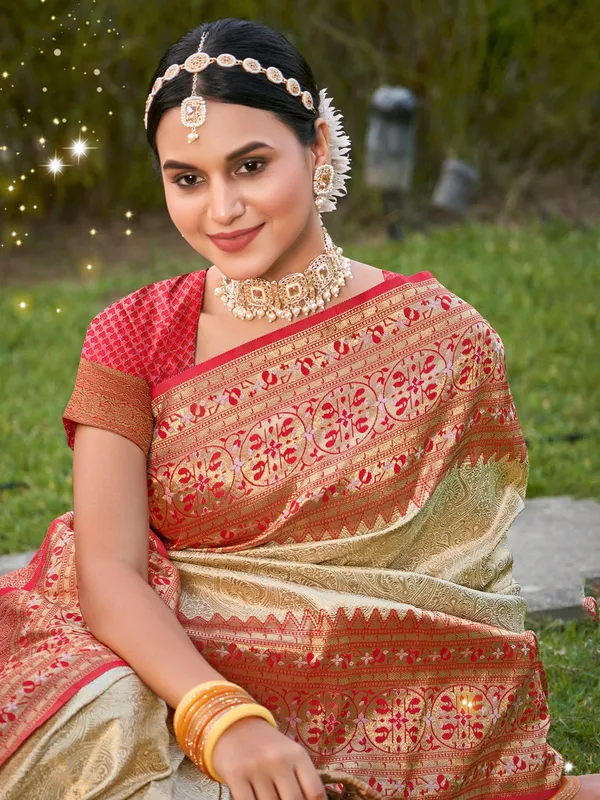 Beige_Champagne_Red_Contrast_Silk_Zari_Woven_Heavy_Pallu_Saree_For_Women
