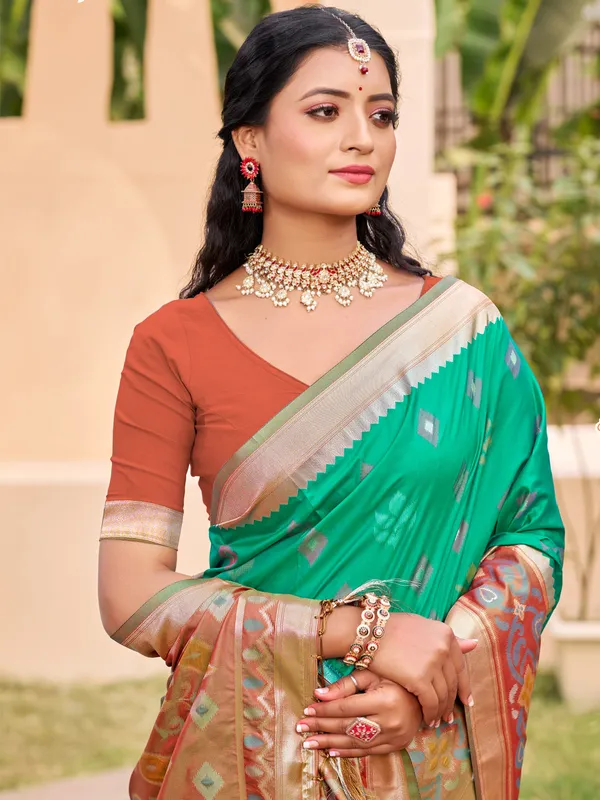 Emerald_Green_Brown_Silk_Woven_Contrast_Border_Designer_Pallu_Saree_For_Women