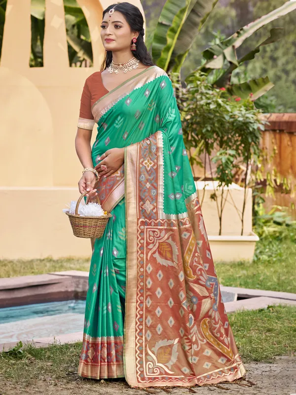 Emerald_Green_Brown_Silk_Woven_Contrast_Border_Designer_Pallu_Saree_For_Women