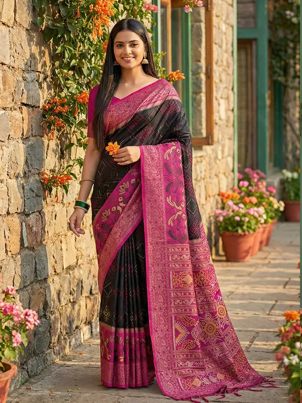 Black_Magenta_Silk_Woven_Contrast_Border_Pallu_Saree_For_Women