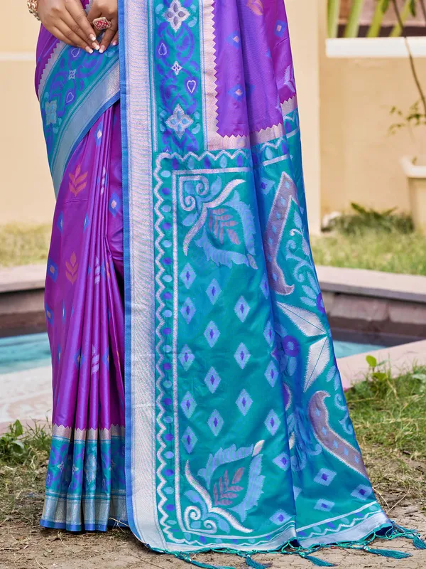 Purple_Teal_Silk_Woven_Contrast_Border_Designer_Pallu_Saree_For_Women