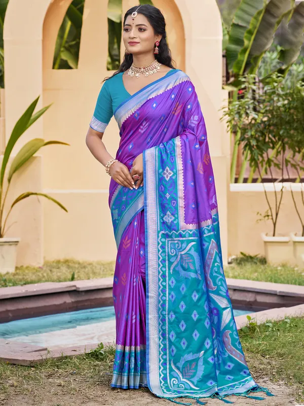 Purple_Teal_Silk_Woven_Contrast_Border_Designer_Pallu_Saree_For_Women