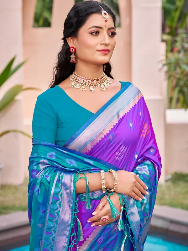 Purple_Teal_Silk_Woven_Contrast_Border_Designer_Pallu_Saree_For_Women