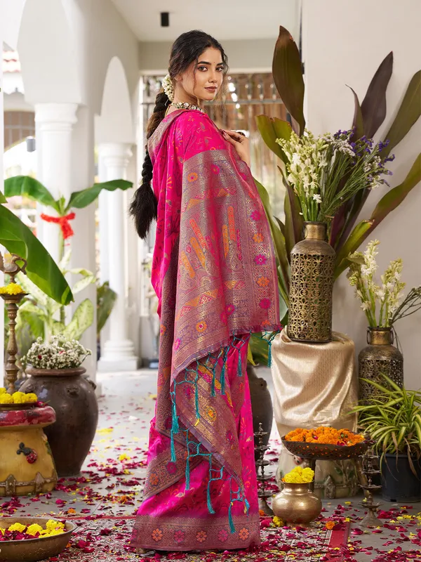 Magenta_Kanjivaram_Silk_Zari_Border_Woven_Saree_For_Women