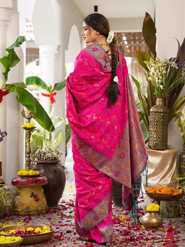 Magenta_Kanjivaram_Silk_Zari_Border_Woven_Saree_For_Women