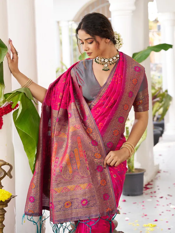 Magenta_Kanjivaram_Silk_Zari_Border_Woven_Saree_For_Women