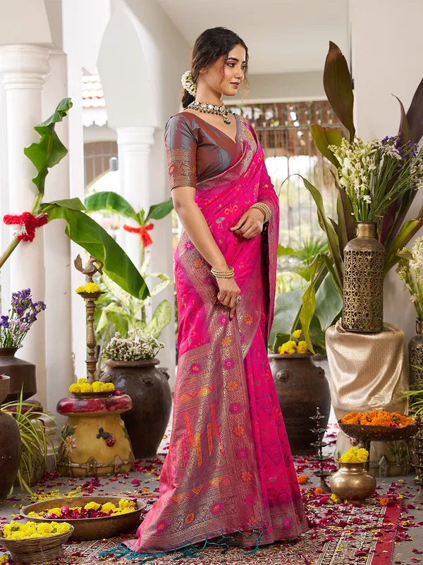 Magenta_Kanjivaram_Silk_Zari_Border_Woven_Saree_For_Women