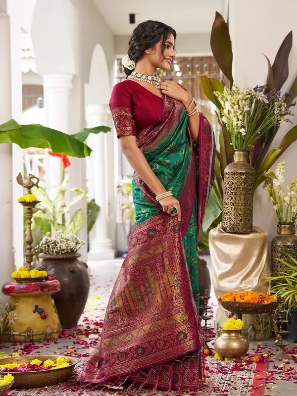 Dark_Green_Maroon_Kanjivaram_Silk_Zari_Border_Saree_For_Women