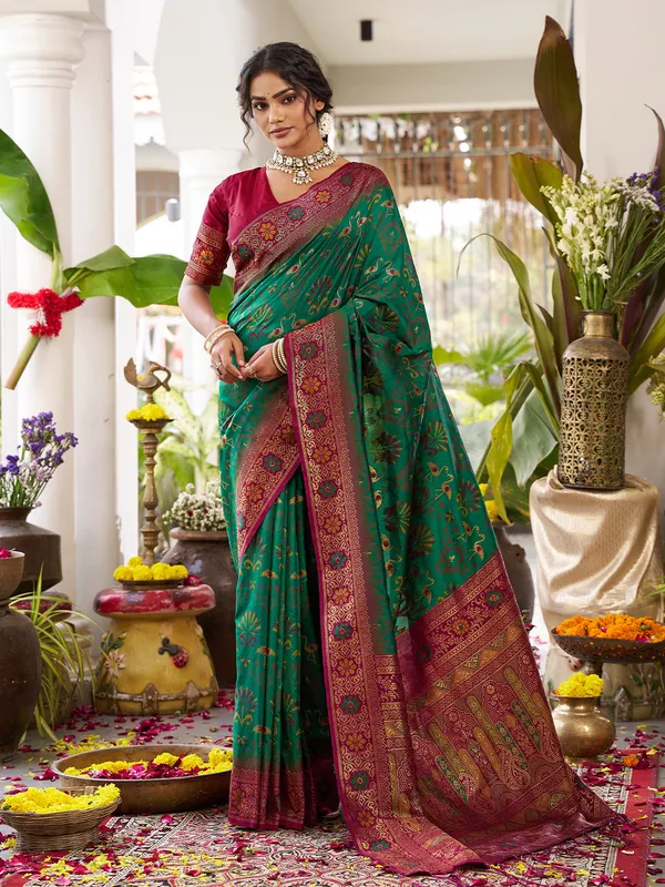 Dark_Green_Maroon_Kanjivaram_Silk_Zari_Border_Saree_For_Women