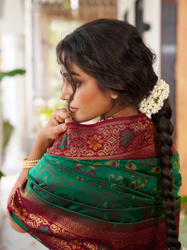 Dark_Green_Maroon_Kanjivaram_Silk_Zari_Border_Saree_For_Women