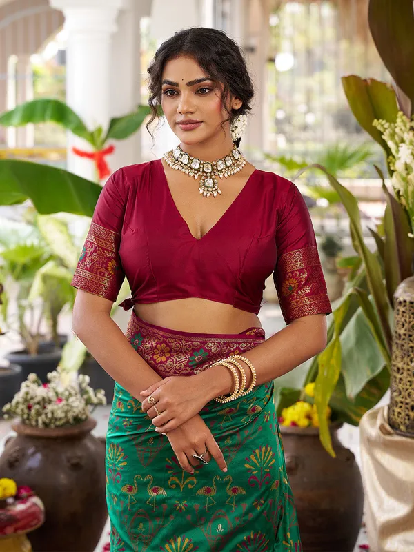 Dark_Green_Maroon_Kanjivaram_Silk_Zari_Border_Saree_For_Women